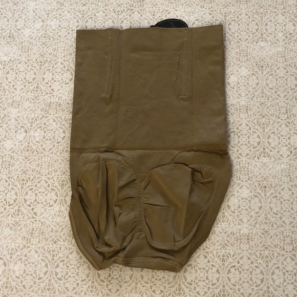 Shape Wear - Picture 5 of 6